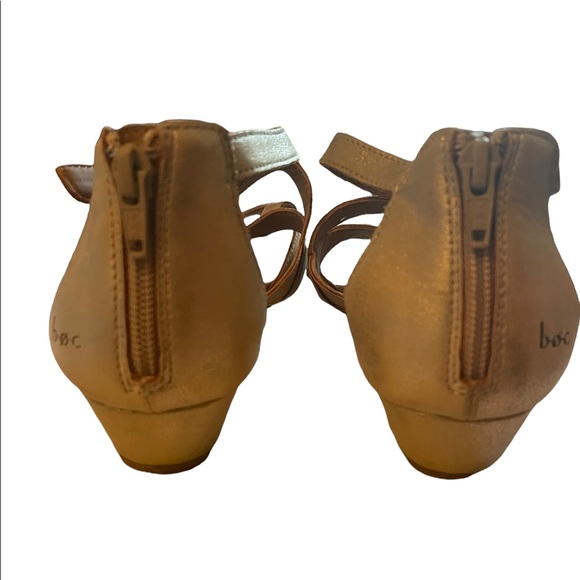 EUC Born BOC Womens Searing Sandals Gold Leather Strappy Sz 8 - Picture 5 of 7